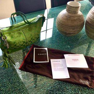 COACH APPLE GREEN SHOULDER BAG